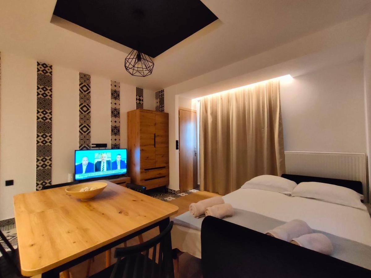 Gekas Premiun City Center Apartment Kalambaka Exterior foto